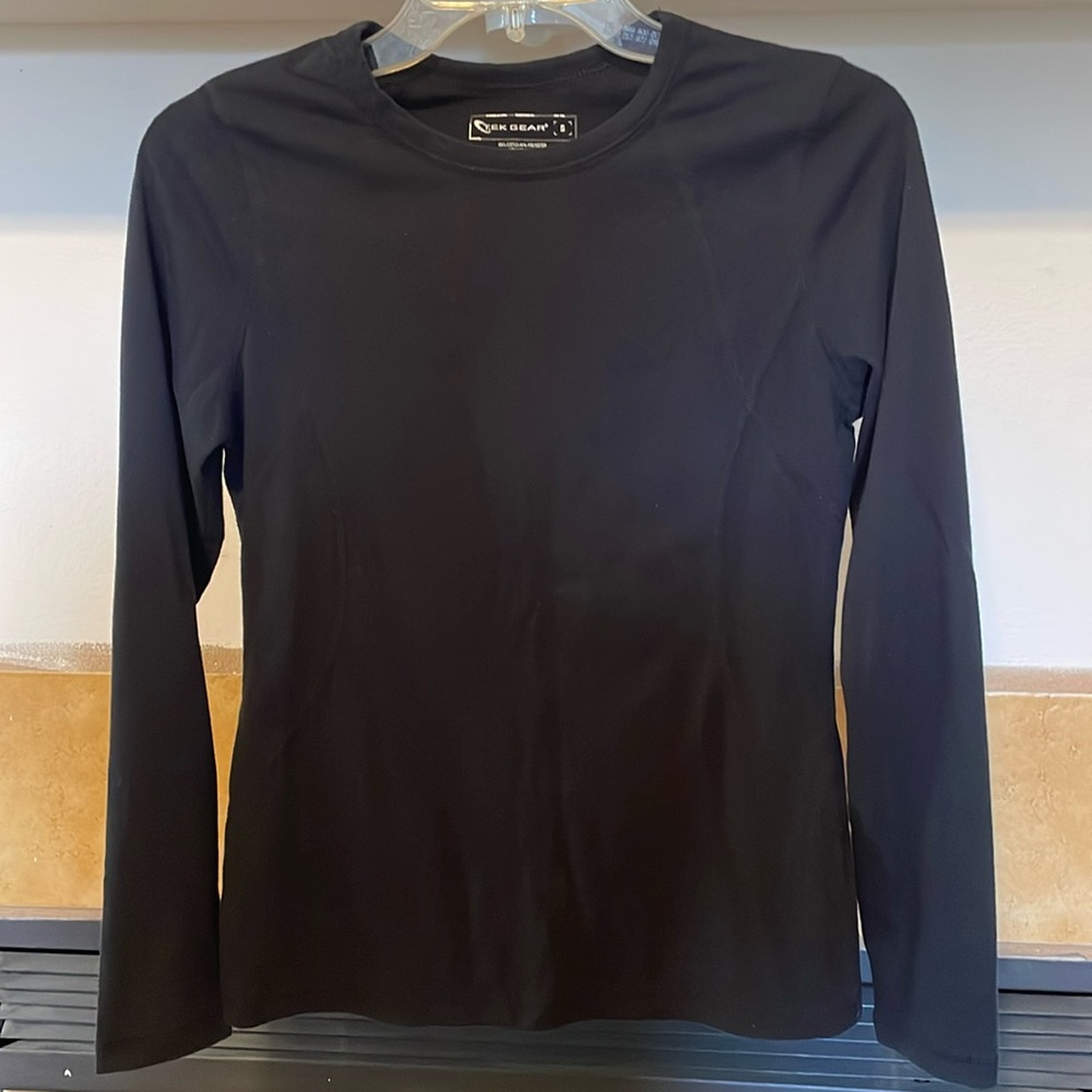 Tek Gear Women’s Basic Black Fitted Long-Sleeve Tee (size S)